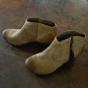 Dansko Veronica honey distressed boots 9/40